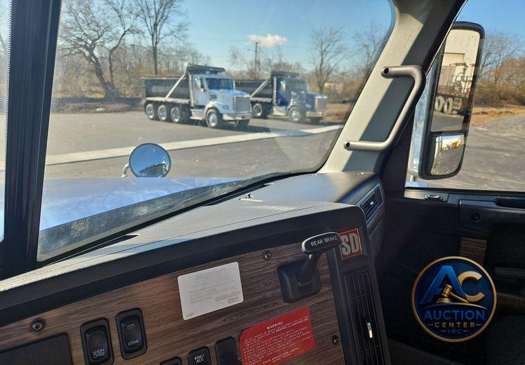 2016 Freightliner Coronado 122SD  dump truck