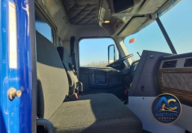 2016 Freightliner Coronado 122SD  dump truck