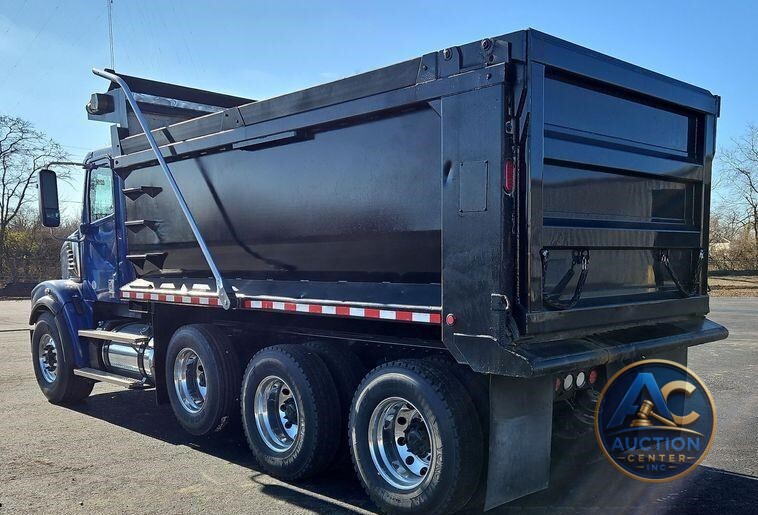 2016 Freightliner Coronado 122SD  dump truck