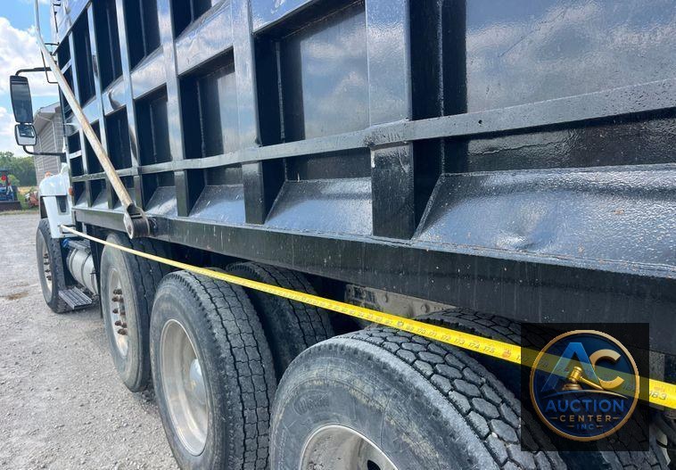 2015 International  7500 SBA dump truck