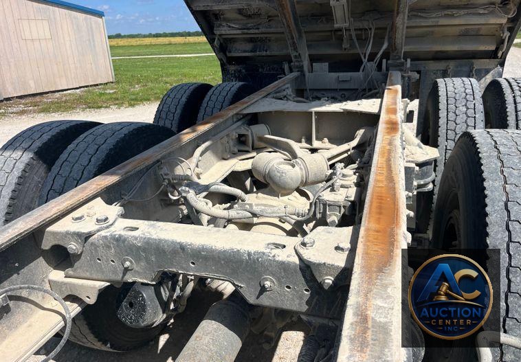 2015 International  7500 SBA dump truck