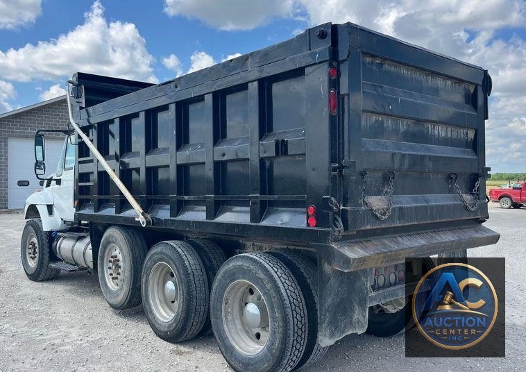 2015 International  7500 SBA dump truck