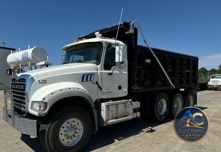 2018 Mack Granite GU713 dump truck