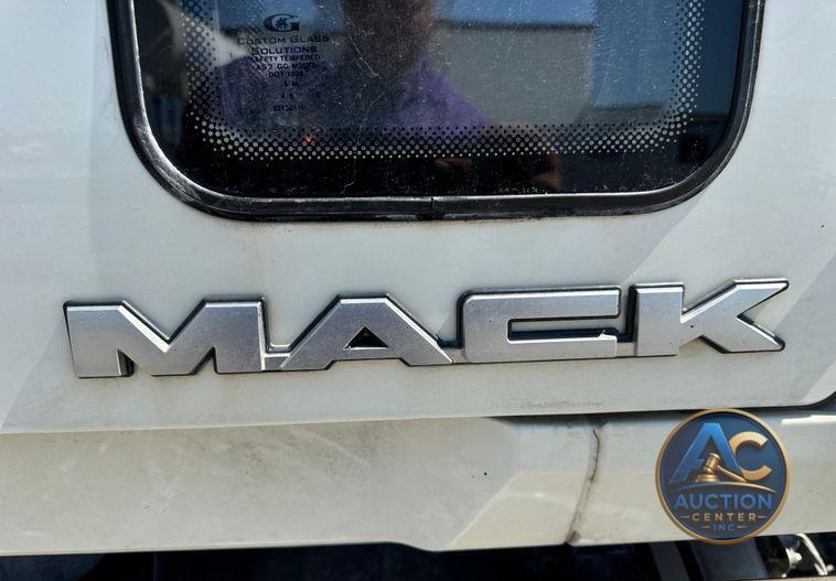 2018 Mack Granite GU713 dump truck