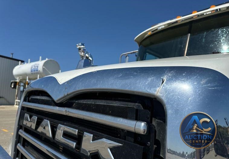 2018 Mack Granite GU713 dump truck