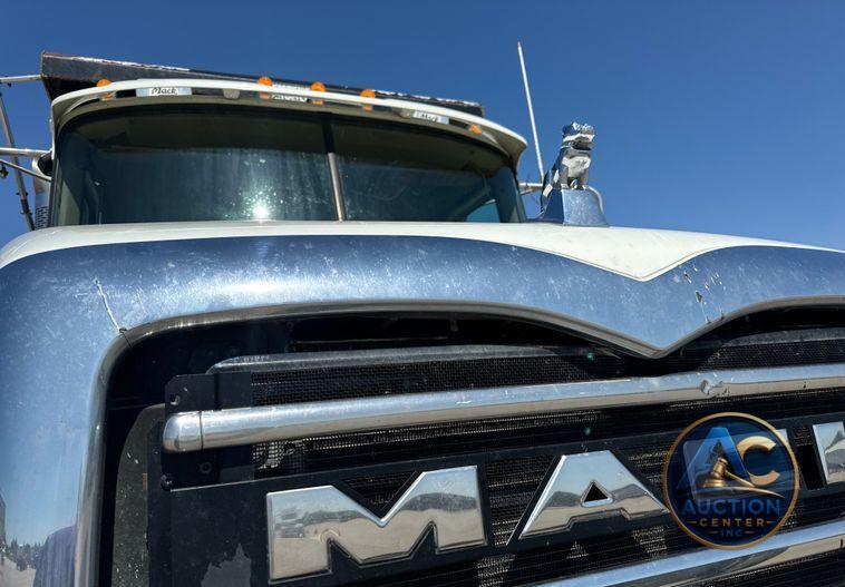 2018 Mack Granite GU713 dump truck