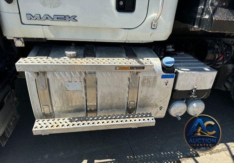 2018 Mack Granite GU713 dump truck
