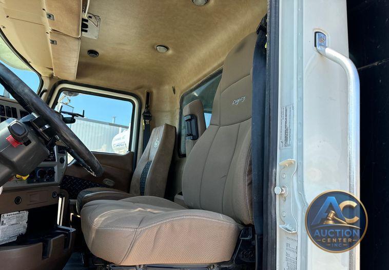 2018 Mack Granite GU713 dump truck