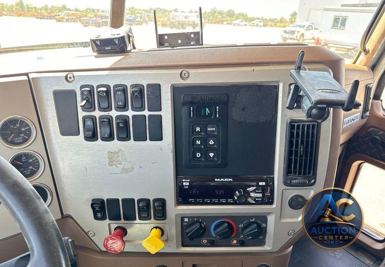 2018 Mack Granite GU713 dump truck