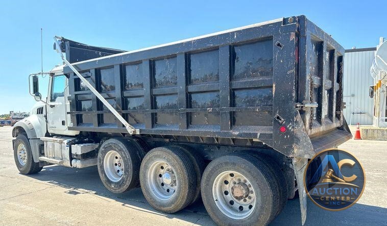 2018 Mack Granite GU713 dump truck
