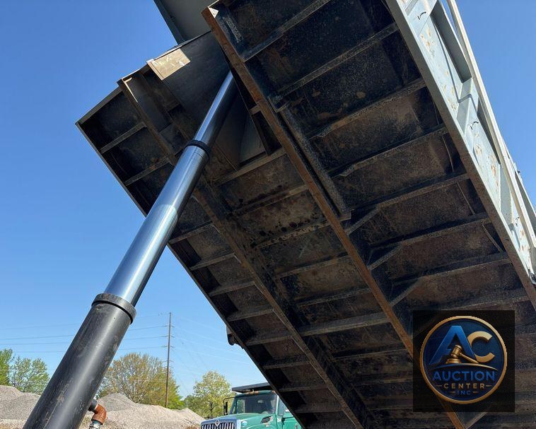 2017 International 7600 dump truck