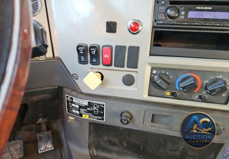 2014 Mack GU713 dump truck