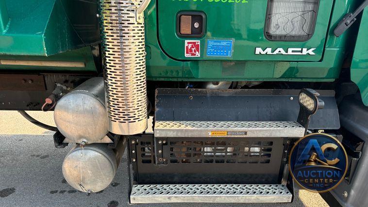 2018 Mack GU713 dump truck