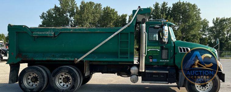 2018 Mack GU713 dump truck