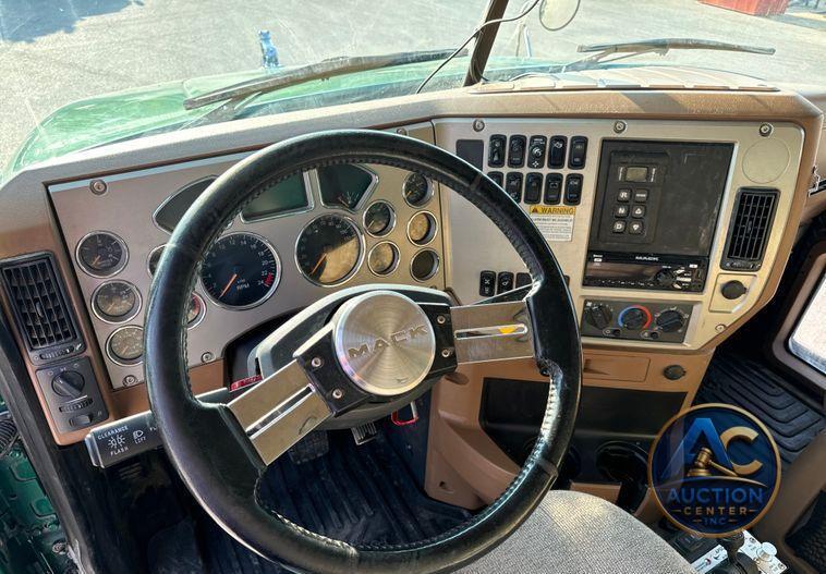 2018 Mack GU713 dump truck