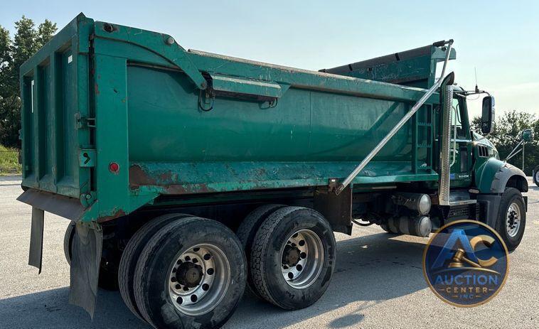 2018 Mack GU713 dump truck