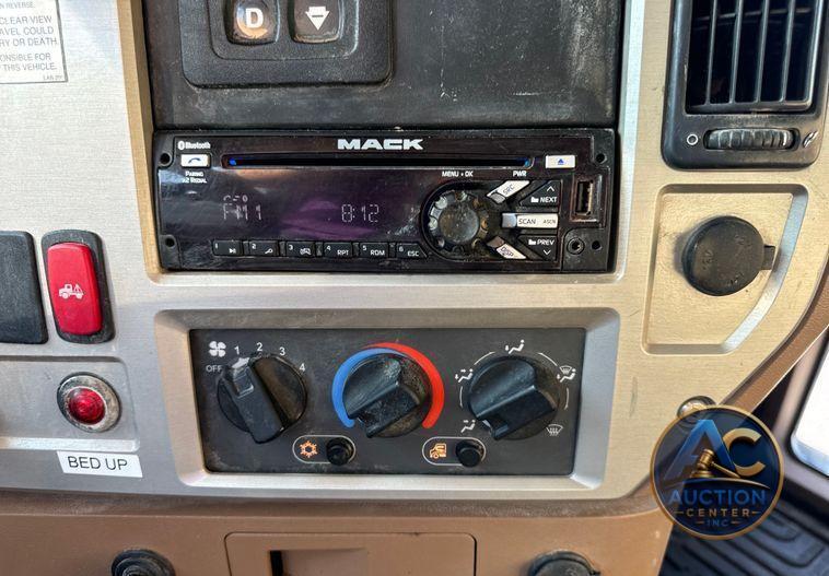 2018 Mack GU713 dump truck