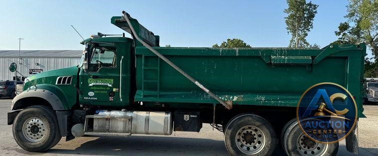 2018 Mack GU713 dump truck