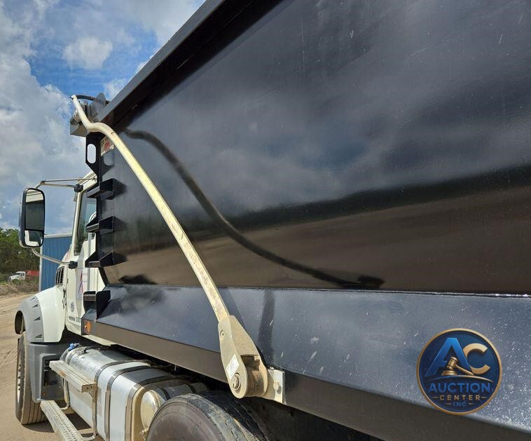 2019 Mack Granite dump truck