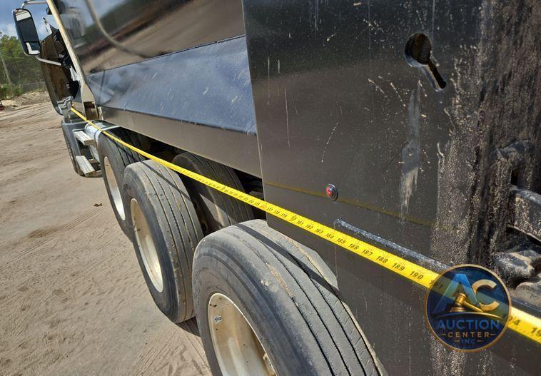 2019 Mack Granite dump truck