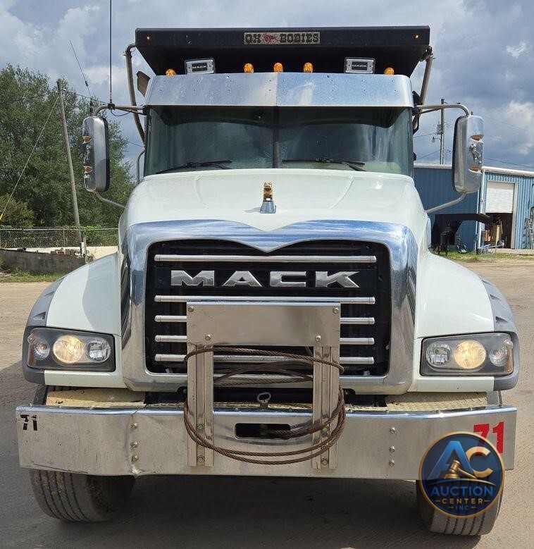 2019 Mack Granite dump truck
