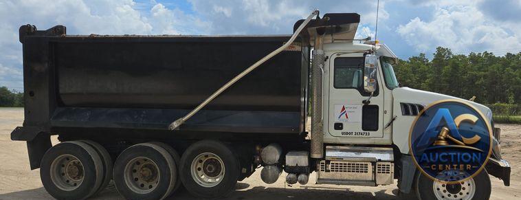 2019 Mack Granite dump truck