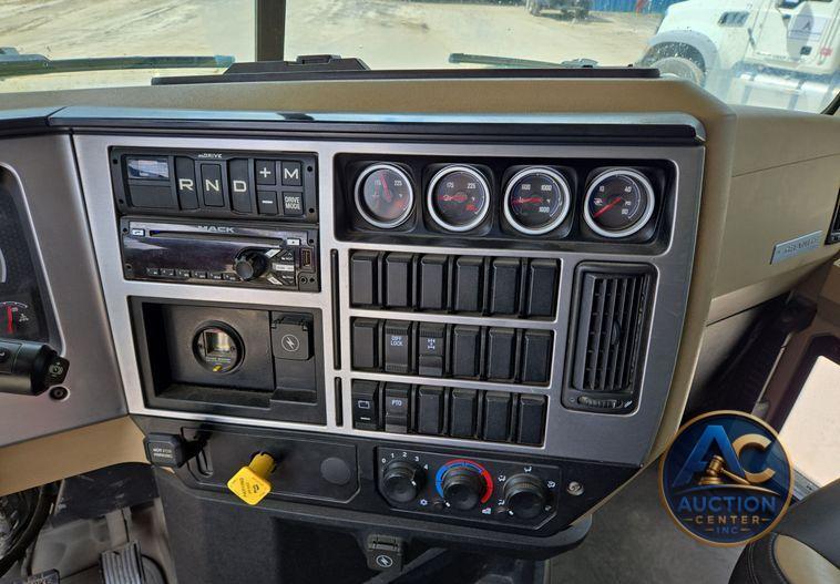 2019 Mack Granite dump truck