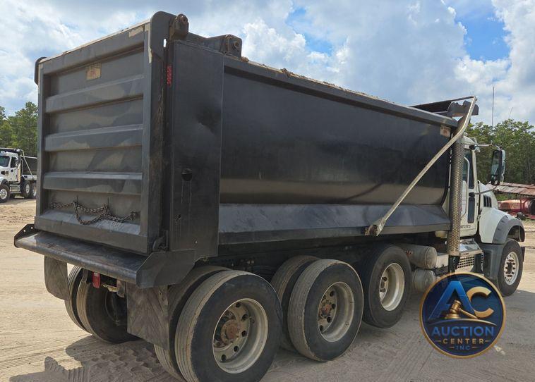 2019 Mack Granite dump truck