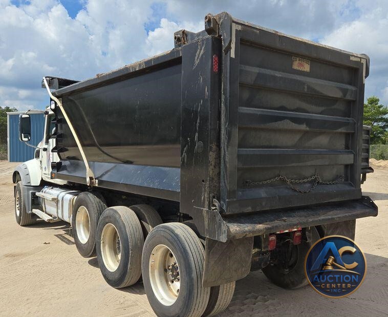 2019 Mack Granite dump truck
