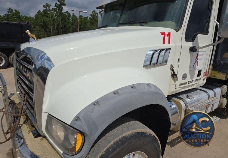 2019 Mack Granite dump truck