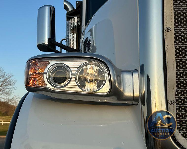 2021 Peterbilt  567 dump truck