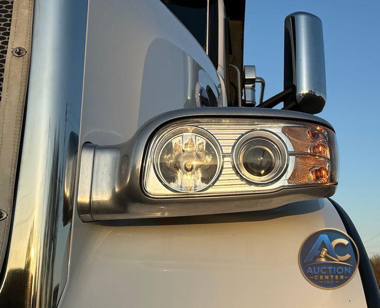 2021 Peterbilt  567 dump truck