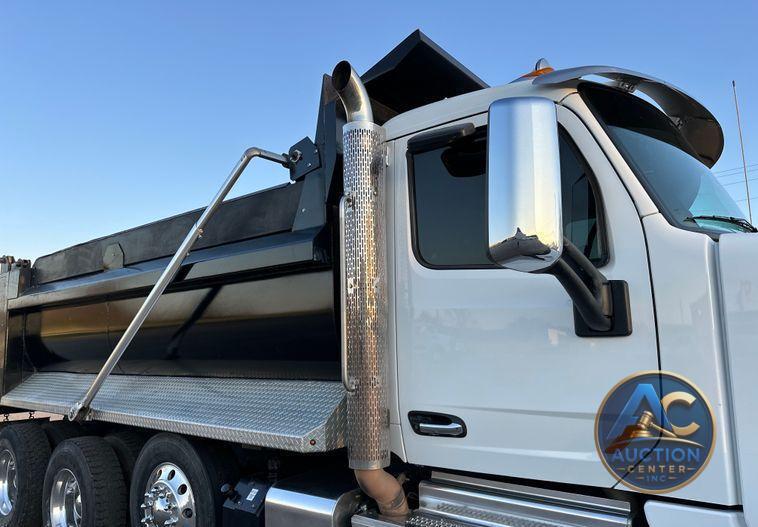 2021 Peterbilt  567 dump truck