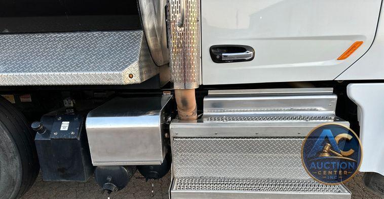 2021 Peterbilt  567 dump truck
