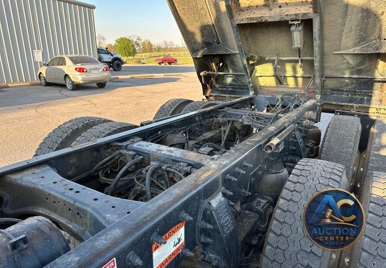 2021 Peterbilt  567 dump truck