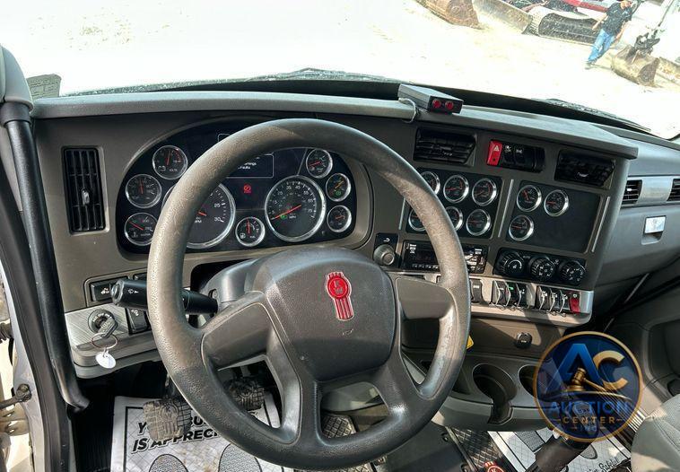 2015 Kenworth T880  dump truck