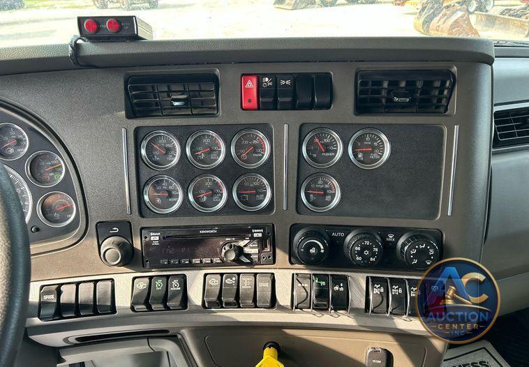 2015 Kenworth T880  dump truck