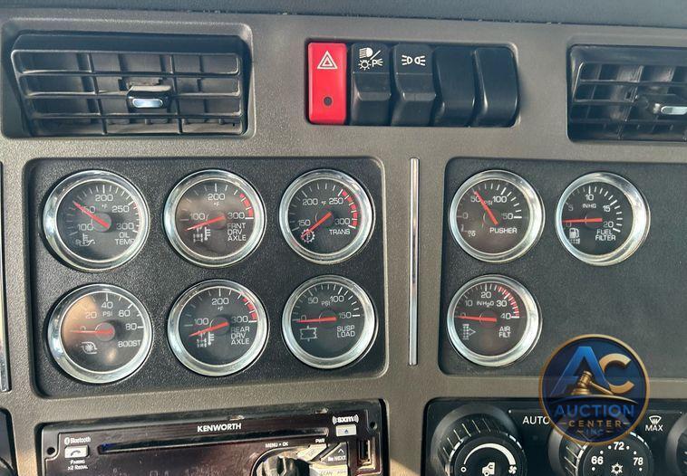 2015 Kenworth T880  dump truck