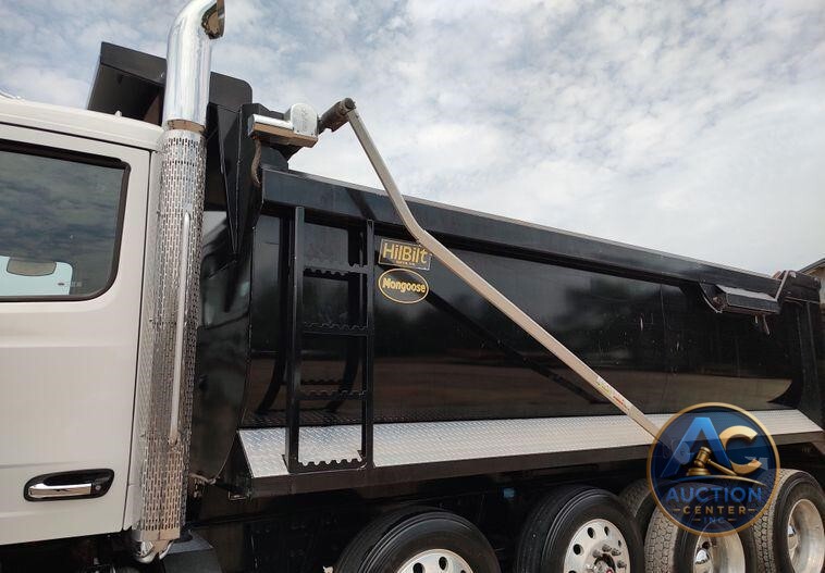 2021 Peterbilt 567  dump truck