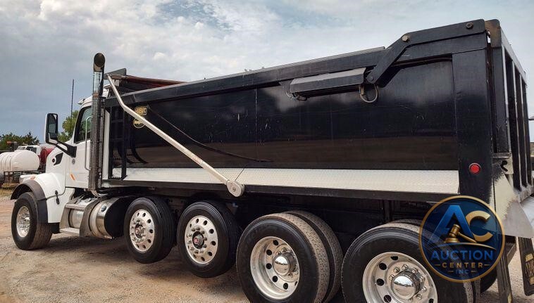 2021 Peterbilt 567  dump truck
