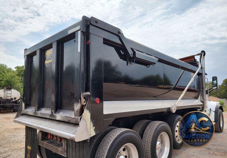 2021 Peterbilt 567  dump truck