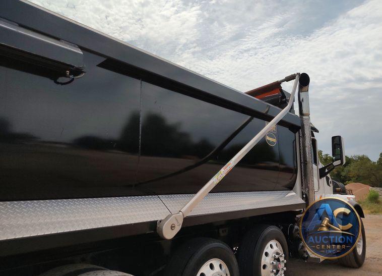 2021 Peterbilt 567  dump truck