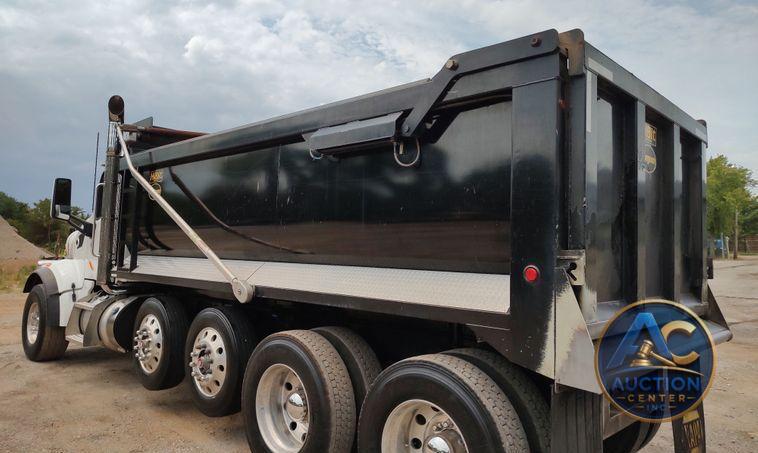 2021 Peterbilt 567  dump truck