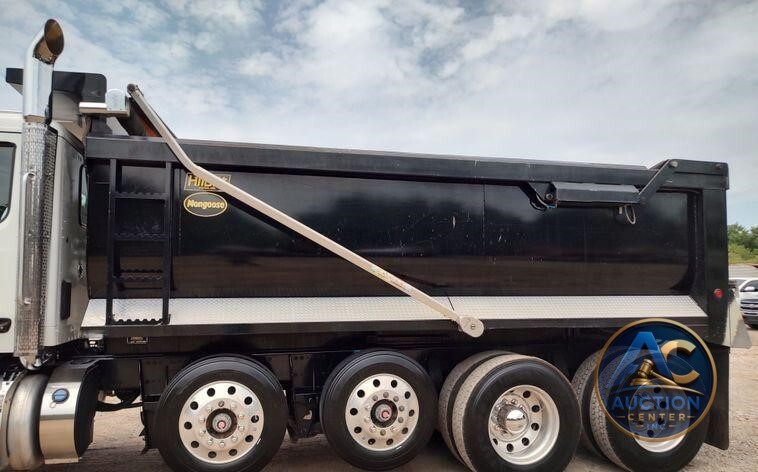 2021 Peterbilt 567  dump truck