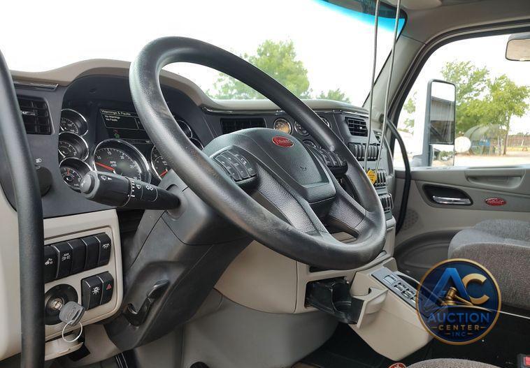 2021 Peterbilt 567  dump truck