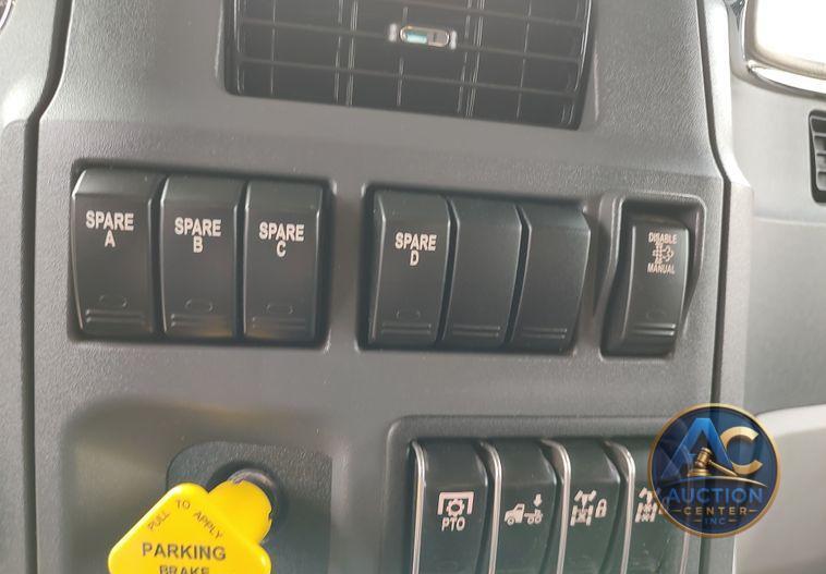 2021 Peterbilt 567  dump truck