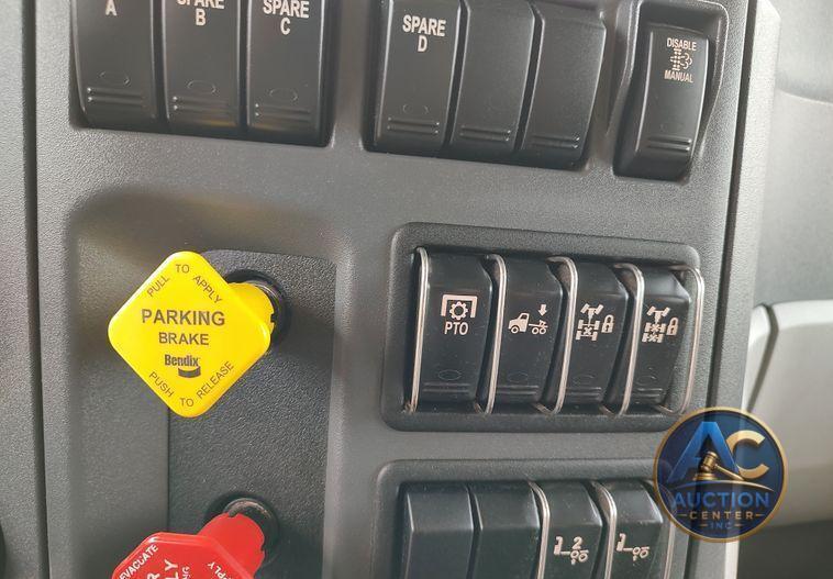2021 Peterbilt 567  dump truck