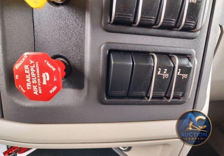 2021 Peterbilt 567  dump truck
