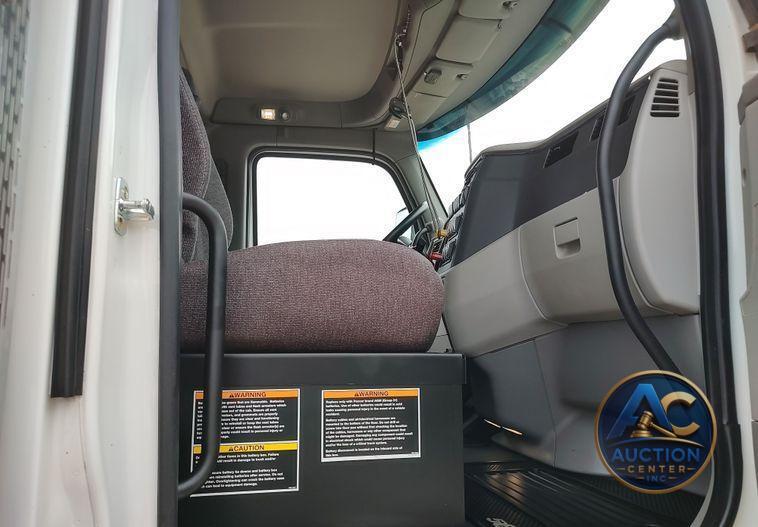 2021 Peterbilt 567  dump truck