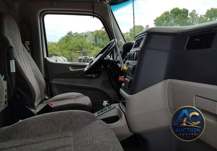 2021 Peterbilt 567  dump truck